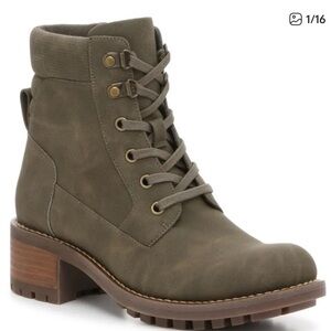 Crown Vintage Olive Lace-Up Boots